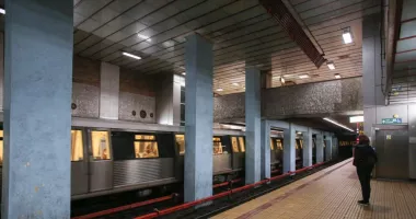Incident la metrou. O garnitură a fost retrasă pentru verificări, iar călătorii au fost debarcați