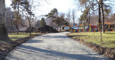 Galerie FOTO Parcul de la Gară va avea plantați puieți noi și un spațiu verde mai mare - 7