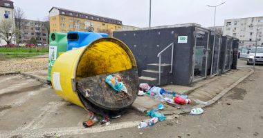 GALERIE FOTO. Sute de persoane depistate în timp ce vandalizau punctele de colectare a deșeurilor - 5
