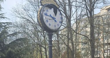 Stire din Eveniment : Prins în flagrant când vandaliza ceasul din Parcul Tomis II. Primăria Constanța face un apel către cetățeni