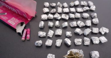 Țigări de contrabandă și droguri, depistate de polițiștii locali în municipiu - 3