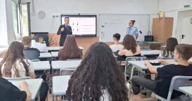 Acțiune specială a Polițiștilor Locali în școli. Sute de elevi constănțeni au fost educați de autorități