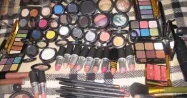 Bucureștean prins la furat de cosmetice în Lazu