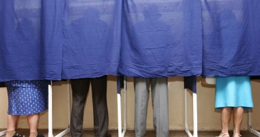 Stire din Politică-Administrație : REZULTATE EXIT-POLL / USL - 54% , ARD 19%, PPDD 10%
