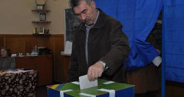 Stire din Politică-Administrație : UP-DATE: REZULTATE ALEGERI PREZIDENȚIALE: Ponta și Iohannis în turul II