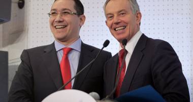 Stire din Politică-Administrație : Tony Blair primește 1 MILION DE LIRE ca să îi dea sfaturi lui Victor Ponta