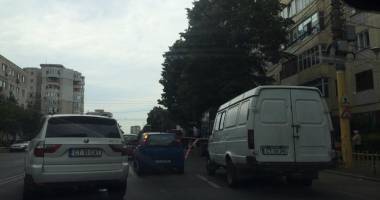 IMAGINI DE COȘMAR! Șoferii, cu nervii întinși la maxim. Trafic infernal pe bulevardul 1 Decembrie - 2