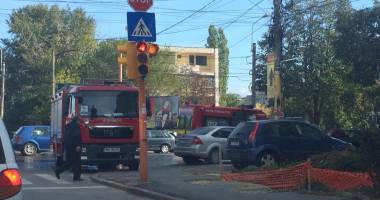 Galerie foto. Accident rutier în Constanța. Autospecială SMURD, implicată în coliziune