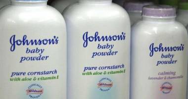 Stire din Social : Gelul de duș și pudra de talc de la JOHNSONS declanșează cancerul. Compania, condamnată la despăgubiri de 72 milioane dolari după decesul unei femei