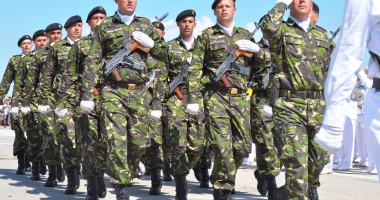 Stire din Eveniment : ARMATA FACE ANGAJĂRI. 2.725 de posturi scoase la concurs. VEZI CARE SUNT CONDIȚIILE!