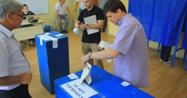 Stire din Politică-Administrație : ALEGERI CONSTANȚA / Constănțenii nu se înghesuie la secțiile de votare. Doar 28% prezența la urne pe municipiul Constanța