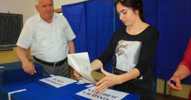 Stire din Politică-Administrație : PSD și PNL, luptă la baionetă pentru Consiliul Județean Constanța / 30 de voturi diferența dintre cele două partide