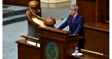 Stire din Politică-Administrație : Cioloș, lecție predată în Parlament lui Dragnea: "Patriotismul înseamnă să ai bun simț, să nu minți, să îți ții cuvântul, să fii judecat după fapte"