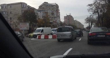 Galerie foto. SENS GIRATORIU PE B-DUL LĂPUȘNEANU, COLȚ CU NICOLAE IORGA - 8