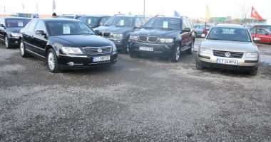 Stire din Eveniment : TIMBRUL DE MEDIU, ÎNLOCUIT CU O NOUĂ TAXĂ LA ÎNMATRICULARE ȘI UN IMPOZIT ANUAL. Proprietarii mașinilor vechi vor plăti mult mai mult