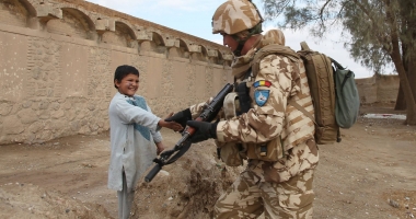 Stire din Eveniment : MILITARII CARE NE FAC CINSTE. GALERIE FOTO DIN AFGANISTAN