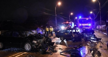 Stire din Eveniment : Accident grav. Trei persoane au fost rănite și au ajuns la spital
