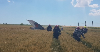 Stire din Eveniment : MIG PRĂBUȘIT LÂNGĂ CONSTANȚA / PILOTUL RISCĂ SĂ RĂMÂNĂ PARALIZAT. "Pacientul nu își poate mișca picioarele"