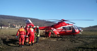 Stire din Eveniment : Turist căzut într-o râpă, în munții Făgărașului