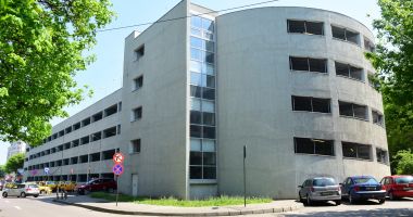 Stire din Social : Vreți să vă lăsați mașina în parcarea supraetajată de la Spitalul Județean? Iată ce trebuie să știți