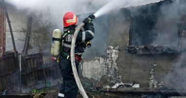 Stire din Eveniment : NENOROCIRI de Crăciun: case cuprinse de FLĂCĂRI, în Constanța!