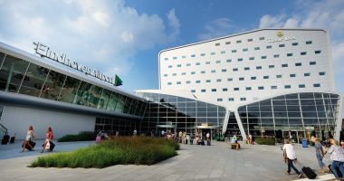 Stire din Eveniment : Români blocați pe aeroportul din Eindhoven