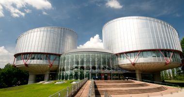 Stire din Eveniment : Un nou proces pierdut de România la CEDO. Daunele: 10.000 de euro