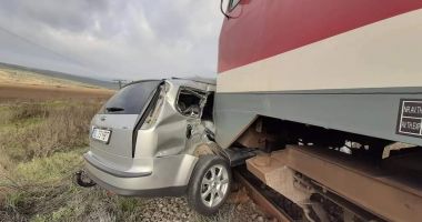Stire din Eveniment : Accident pe calea ferată! O adolescentă de 17 ani a ajuns la spital