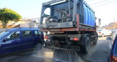 Stire din Social : Continuă acțiunile de dezinfecție pe străzile Constanței