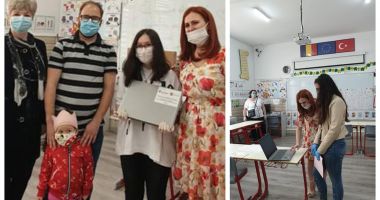 Stire din Cultură-Educație : Elevii din Ciocârlia au primit laptopuri, pentru a participa la lecțiile online