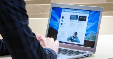 Stire din Tehnologie : Google rezolvă una dintre cele mai mari probleme din Chrome. Bateria la laptop te va ține mai mult