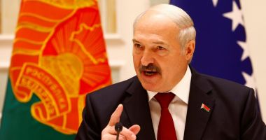 Lukaşenko recunoaşte că este posibil să fi rămas în fruntea statului puţin prea mult