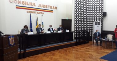 A început ceremonia de învestire a preşedintelui Consiliului Judeţean Constanţa - 3