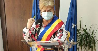 Stire din Politică-Administrație : Gabriela Iacobici, primar pentru încă patru ani la Grădina. "Oamenii mă iubesc pentru că şi eu îi iubesc!"
