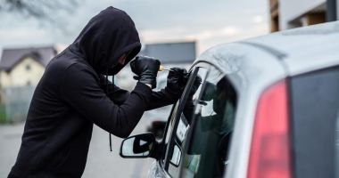 Stire din Eveniment : Continuă acţiunile de prevenire a furturilor din autoturisme