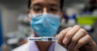 Peste 900.000 de persoane au fost deja vaccinate anti-COVID. Câte reacţii adverse au fost înregistrate