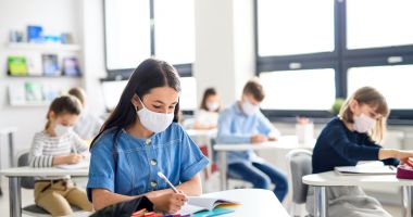 Crește numărul elevilor confirmați cu noul coronavirus. Opt sunt din județul Constanța