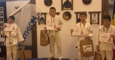 Stire din Sport : Judo / Medalii pentru judoka de la CS Năvodari la Cupa Moş Crăciun