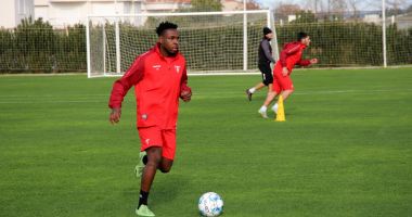 Stire din Sport : Fotbal / Bursa transferurilor. UTA s-a întărit cu un mijlocaş nigerian de la Kauno Zalgiris