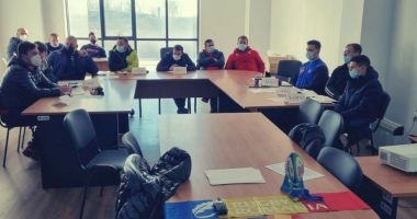 Stire din Sport : Rugby / Florin Bonea și Vlad Iordăchescu, prezenţi la cursul de arbitraj de la Năvodari