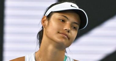 Stire din Sport : Tenis / Dureri la şold. Emma Răducanu a abandonat în primul tur al turneului WTA de la Guadalajara