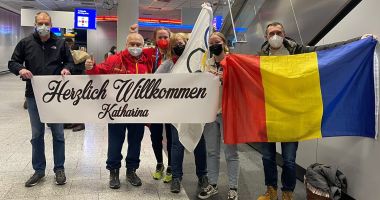 Stire din Sport : Katharina Wick şi profesorul Paul Neagu au ajuns cu bine în Germania. Sportiva va semna în Cartea de Aur a orașului Sündern