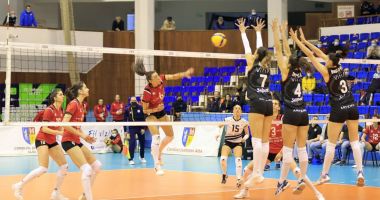 Stire din Sport : Volei / Eczacibaşi Dynavit, o adversară prea puternică! Volei Alba Blaj, şanse nule de acces în finala Cupei CEV