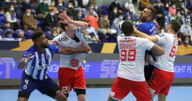 Stire din Sport : Handbal / Învingătoare la Porto, CS Dinamo are şanse de a continua parcursul în Liga Campionilor