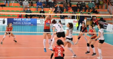 Stire din Sport : Volei / CSO Voluntari - Volei Alba Blaj și CSM Târgoviște - Rapid, în semifinalele Cupei României-feminin