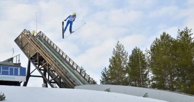 Stire din Sport : Olimpism / FOTE Vuokatti 2022. Săritorii cu schiurile au "zburat" pe trambulina din Lahti. Un singur român în Top 30