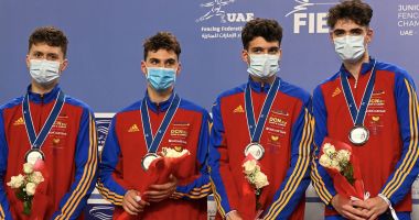 Scrimă / Echipa de sabie masculin juniori a României, medaliată cu argint la Mondialele din Dubai