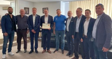 Stire din Sport : Kaiac-canoe / Conducătorii federaţiilor internaţională şi europeană, în vizită la sportivii ucraineni cazaţi la Snagov