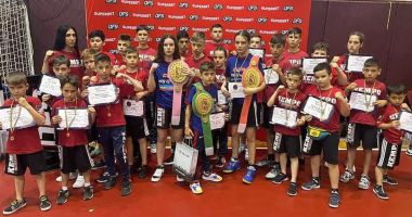 Stire din Sport : Cinci centuri Dynamite Fighting Show pentru sportivii de la CS Năvodari