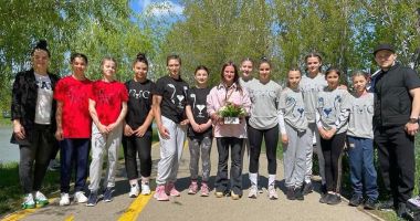 Stire din Sport : Lupte / Campioana Alina Vuc, în vizită la sportivele din Centrul Național "Georgiana Filip"